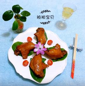 搭配一杯爽口的冰镇啤酒就更加完美哦鸭腿的营养价值非常丰富经常食用对身体有益