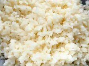 莲藕剁成小粒备用