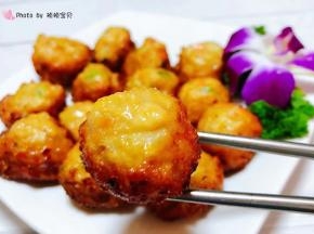 莲藕肉丸入口香浓味美让人唇齿留香回味无穷