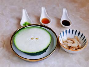 准备食材，虾仁处理干净。