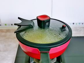 盖上盖子，焖2分钟。