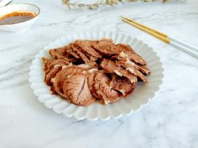 调一个料汁，放点生抽与辣椒酱蘸着吃味道更香哦！