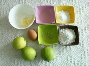 准备好材料。柠檬可以用青柠檬，也可以用黄柠檬。柠檬皮屑和柠檬汁我是额外准备了一些。所以建议3只半柠檬。鸡蛋一定要常温鸡蛋！
