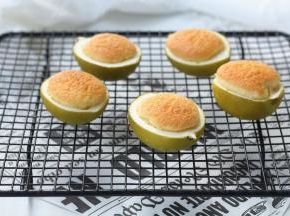 烤完取出，冷凉，各个都是凸肚皮！