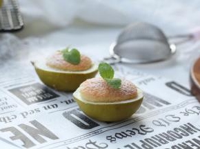 最后撒上糖霜，装饰薄荷即可！