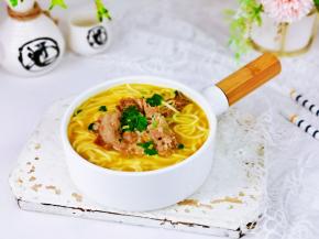 盛出装盘，撒上点香菜叶。