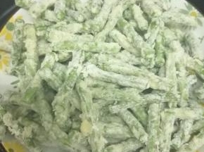 然后放入盘子中，大火蒸十分钟