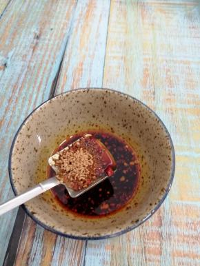 最后加入鸡精搅拌均匀备用