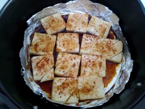 撒上适量烧烤料，再烤3分钟。