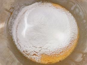 筛入低筋面粉