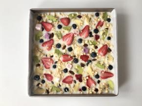 等酸奶全部冷冻成型，家庭版的炒酸奶就做好啦！