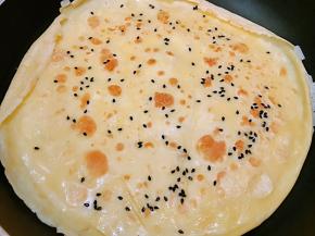 烙至两面金黄起锅切块即可