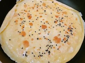 烙至两面金黄起锅切块即可