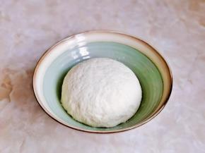 再揉成面团，对面团的光滑度要求不是很高。