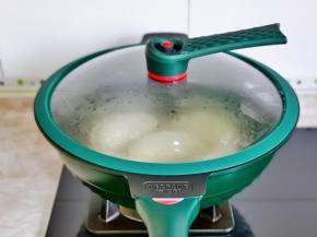 盖上盖子，小火焖3分钟左右。