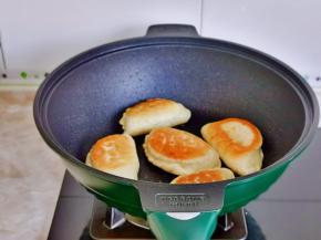 翻面再煎3分钟左右，总之煎熟即可，时间可以自己掌握，皮薄与厚熟的时间也会不一样。