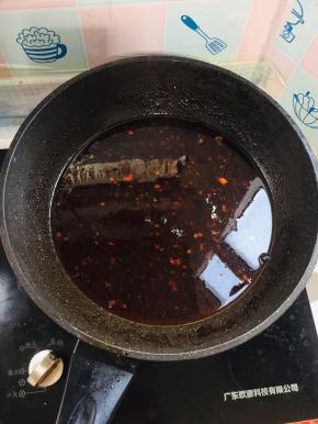 起锅前加入适量的鸡精和生抽调味即可！