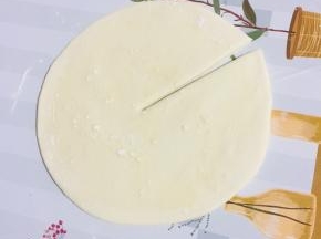 从一侧切一刀！