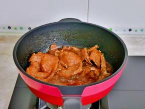 大火收汁即可，汤汁无需收干，有点汤汁更好吃。