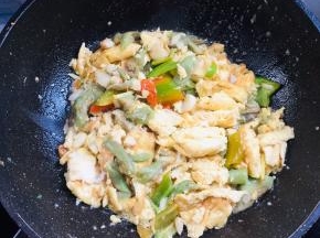 起锅前放入生抽翻炒均匀即可！