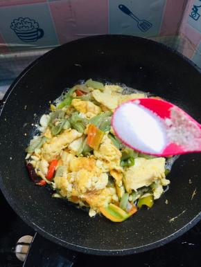 放入适量的盐调味！