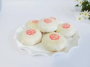 好看又好吃的苏式月饼就做好了。这款黄油软化快，奶香味浓郁，不发腻，开酥效果特别好。