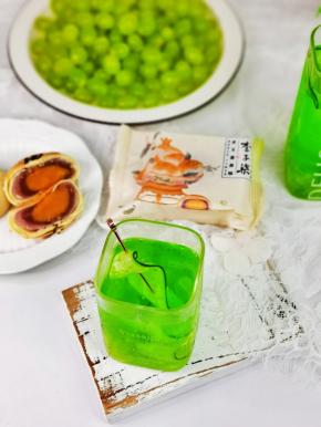 一份蛋黄酥，下午茶喽。