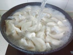 煮制期间可以加2-3次清水。