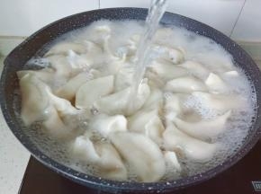 煮制期间可以加2-3次清水。