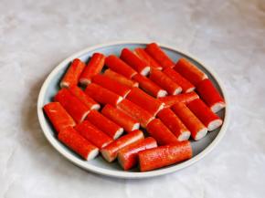 轻轻的拌均匀，腌制10分钟。