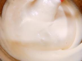 完成的蛋黄糊细腻有光泽