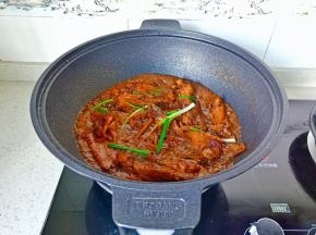 出锅前撒点葱段就可以关火了！