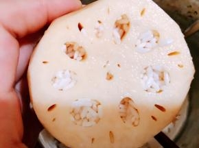 借助筷子捅一捅灌饱满一些