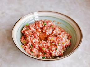 最后淋上一勺食用油，充分搅拌均匀。