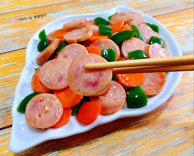 青椒胡萝卜炒香肠