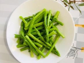 捞出沥干水份备用！