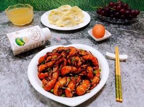 海边的孩子就是好有口福哦喜欢的小伙伴们就来大连吃海鲜吧