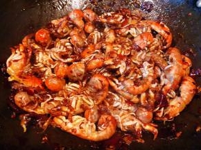 由于郫县豆瓣酱味道足矣所以就没必要再添加任何调味料