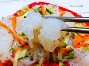 混搭黄瓜和胡萝卜一起吃好完美哦