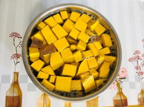 放入南瓜块，加入适量的清水！