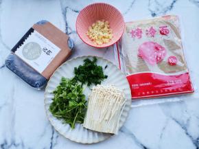 准备好所有食材。