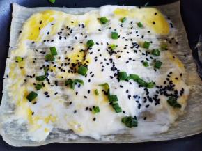 撒黑芝麻和葱花，