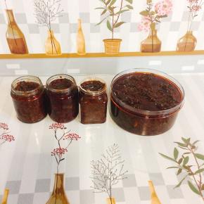 晾凉后装入无水的干净容器中，密封好放入冰箱冷藏保存！随吃随取特别的方便！