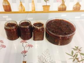 晾凉后装入无水的干净容器中，密封好放入冰箱冷藏保存！随吃随取特别的方便！