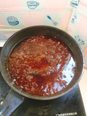 小火慢慢熬制20分钟左右即可关火！边熬边翻动以免糊锅！