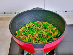 快速翻炒均匀即可出锅。