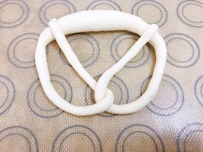 两头交叉两次后把接头往上搭在里面，接口处抹点水压紧，不然后面容易脱落