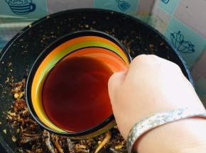 淋上半碗黄酒去腥！（没有黄酒的可以用料酒代替！）