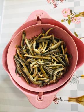 清洗几遍，捞出沥干水份备用！