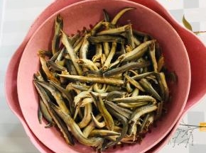 清洗几遍，捞出沥干水份备用！